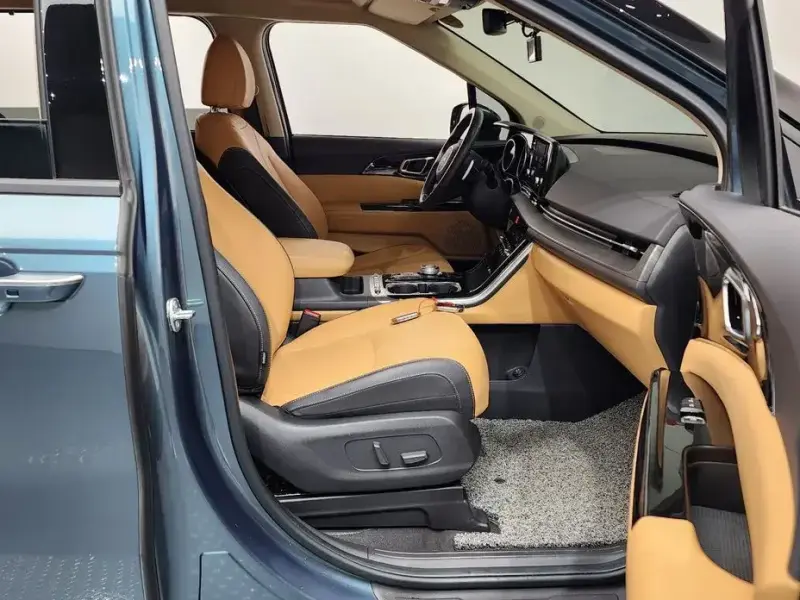 2023 Kia Carnival с пробегом 38 784 км