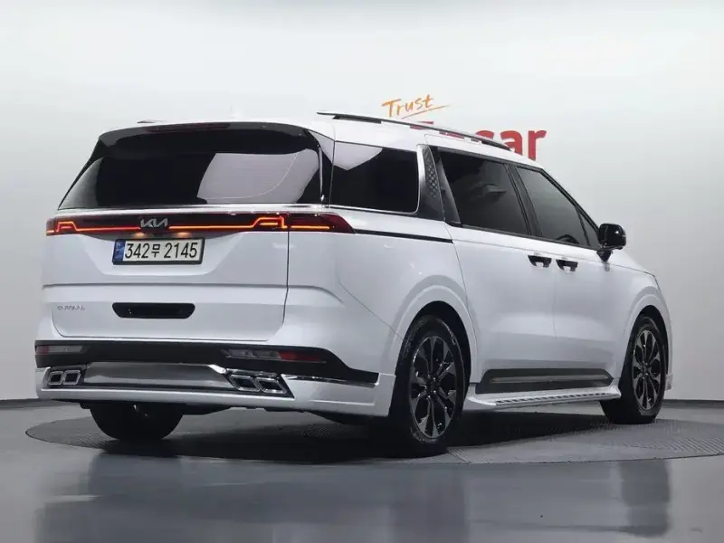2023 Kia Carnival с пробегом 54 010 км