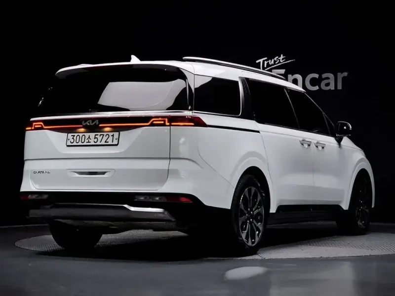 2023 Kia Carnival с пробегом 44 995 км
