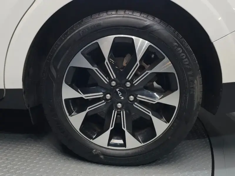 2023 Kia Carnival с пробегом 44 995 км