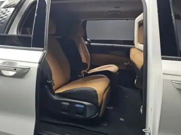 2023 Kia Carnival с пробегом 44 995 км