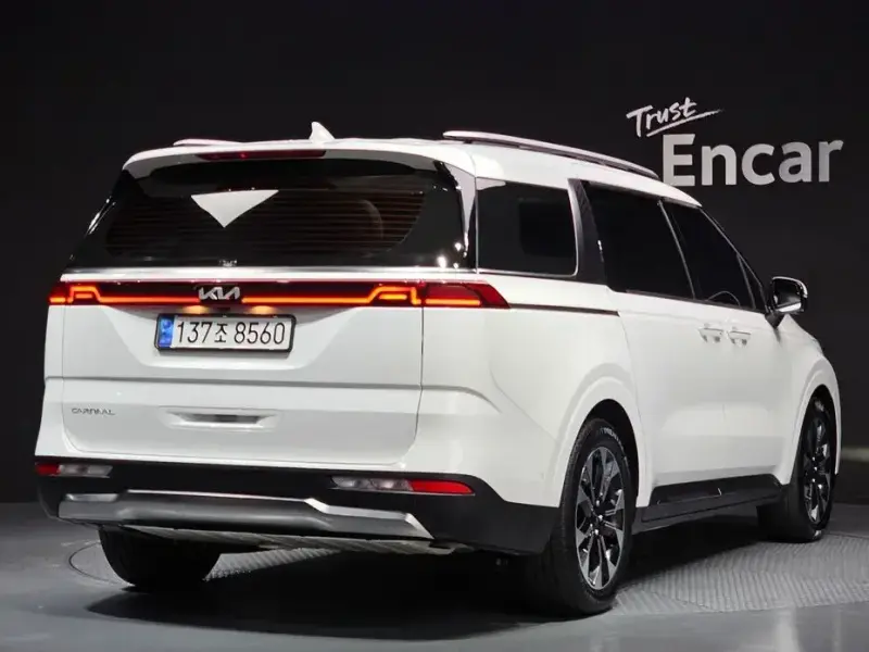 2023 Kia Carnival с пробегом 35 499 км