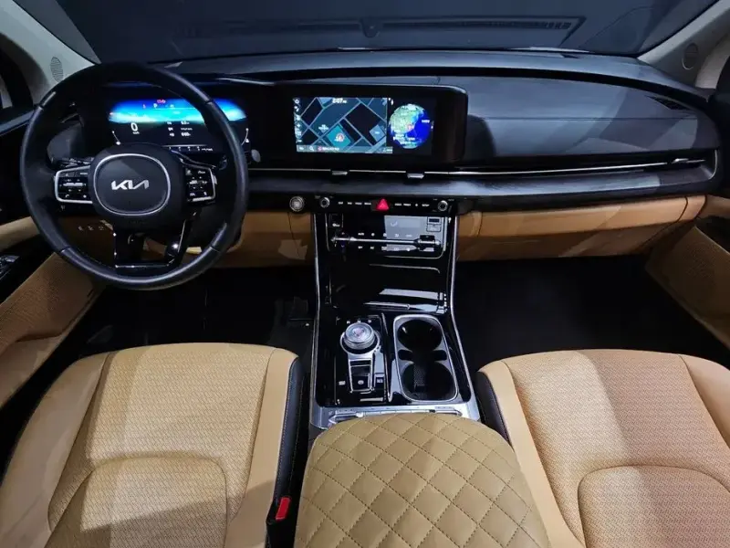2023 Kia Carnival с пробегом 35 499 км