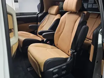 2023 Kia Carnival с пробегом 35 499 км