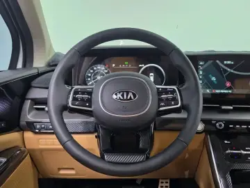 2021 Kia Carnival с пробегом 42 000 км
