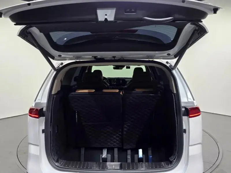 2021 Kia Carnival с пробегом 42 000 км