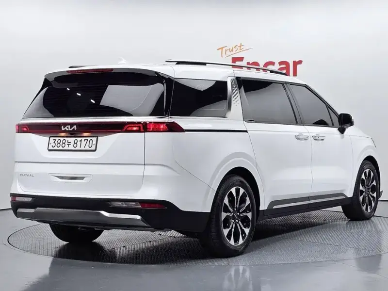 2023 Kia Carnival с пробегом 67 056 км