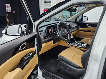 2023 Kia Carnival с пробегом 67 056 км