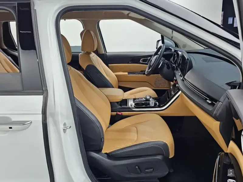 2023 Kia Carnival с пробегом 67 056 км