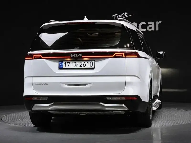 2023 Kia Carnival с пробегом 38 878 км