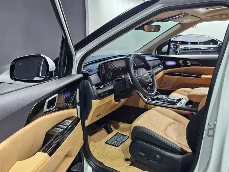 2023 Kia Carnival с пробегом 38 878 км