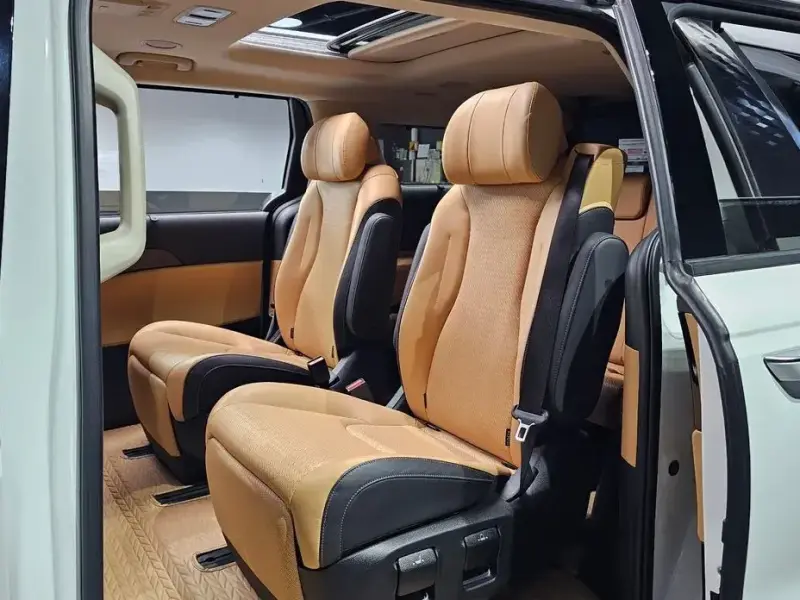 2023 Kia Carnival с пробегом 38 878 км