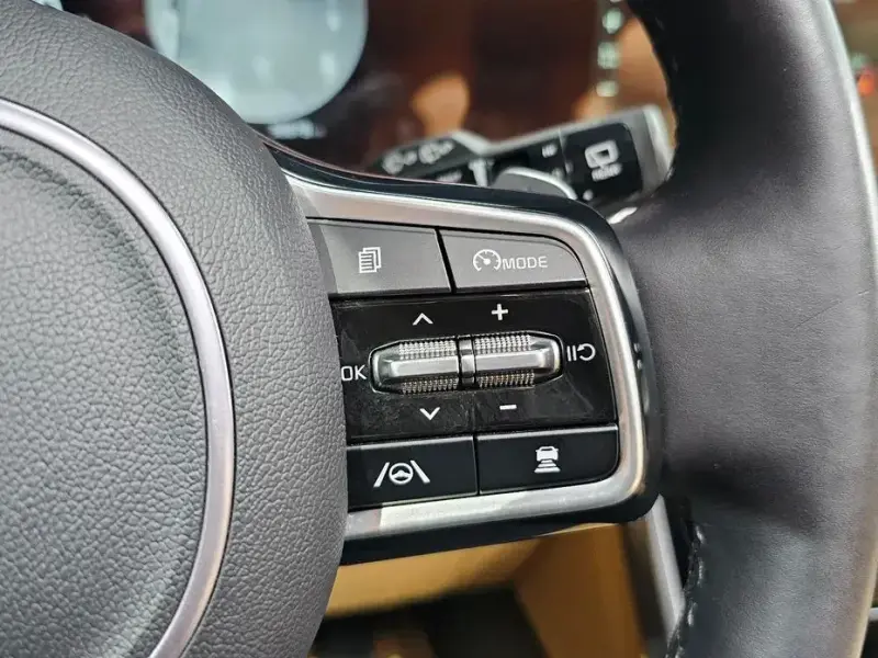 2023 Kia Carnival с пробегом 38 878 км
