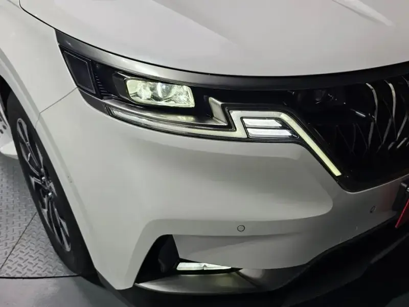 2023 Kia Carnival с пробегом 38 878 км