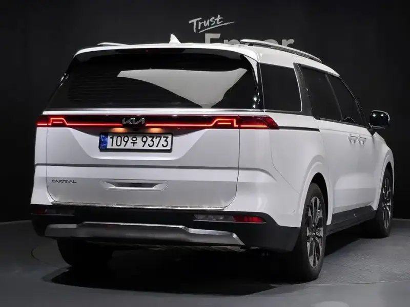 2023 Kia Carnival с пробегом 52 145 км