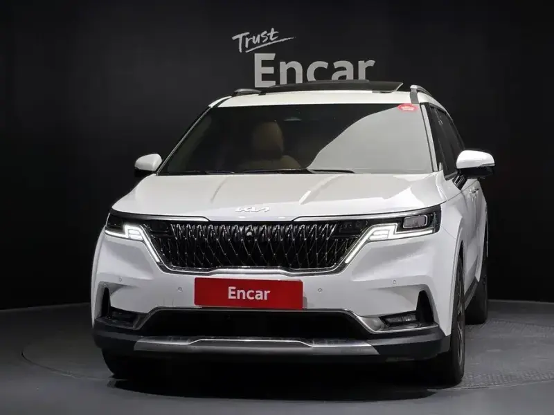 2023 Kia Carnival с пробегом 52 145 км
