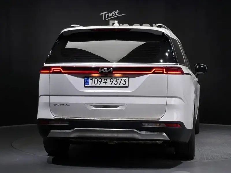2023 Kia Carnival с пробегом 52 145 км