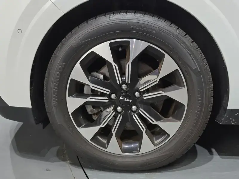2023 Kia Carnival с пробегом 52 145 км