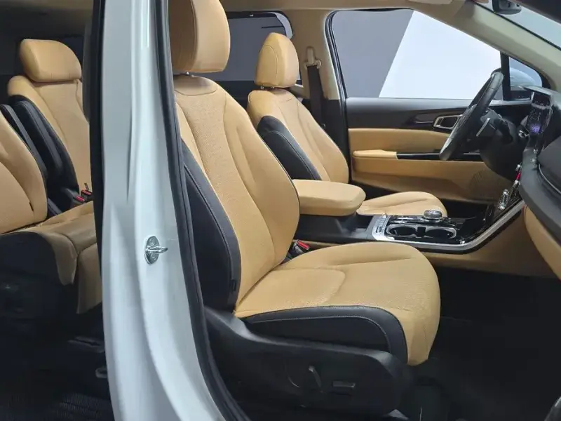 2023 Kia Carnival с пробегом 52 145 км