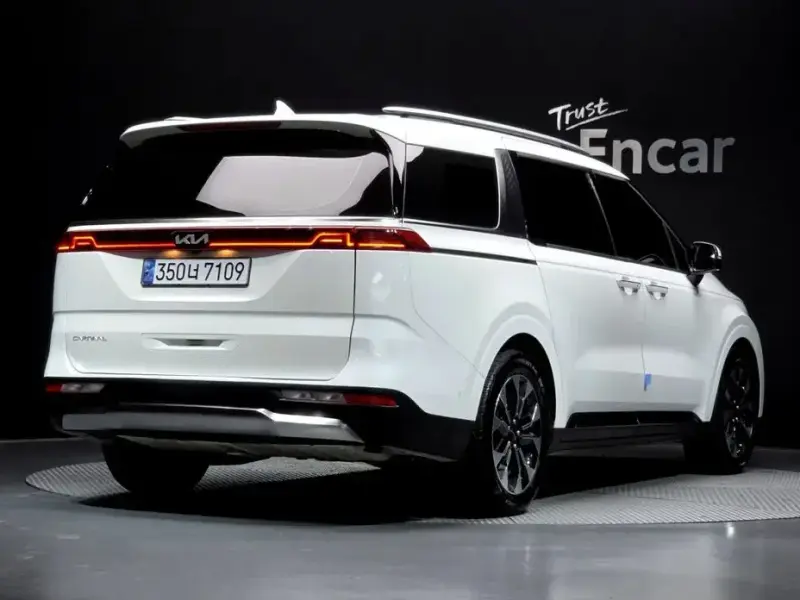 2023 Kia Carnival с пробегом 39 936 км