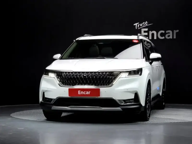 2023 Kia Carnival с пробегом 39 936 км