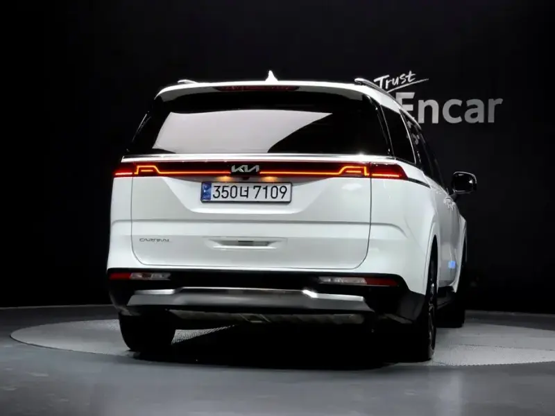 2023 Kia Carnival с пробегом 39 936 км