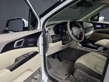 2023 Kia Carnival с пробегом 39 936 км
