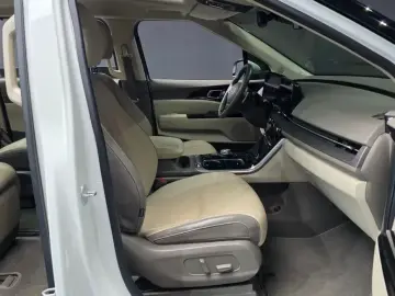 2023 Kia Carnival с пробегом 39 936 км