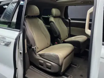 2023 Kia Carnival с пробегом 39 936 км