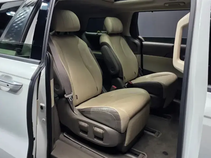 2023 Kia Carnival с пробегом 39 936 км