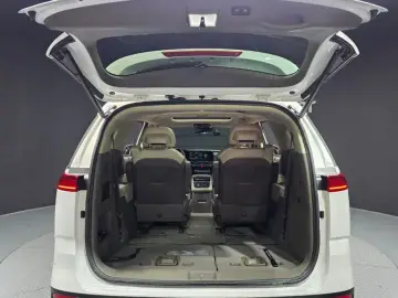 2023 Kia Carnival с пробегом 39 936 км