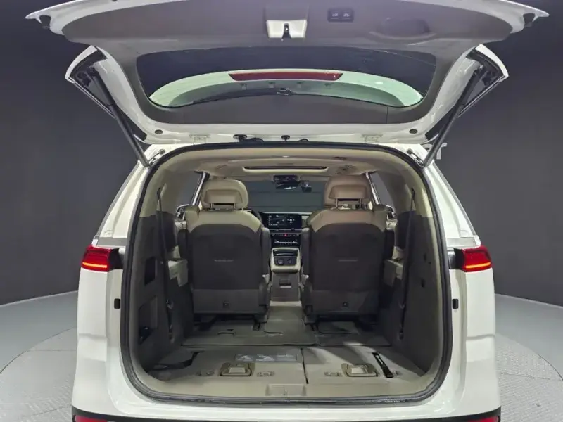 2023 Kia Carnival с пробегом 39 936 км
