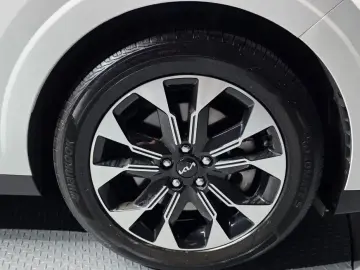 2023 Kia Carnival с пробегом 39 936 км