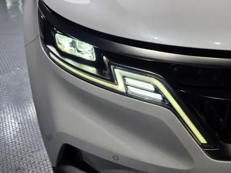 2023 Kia Carnival с пробегом 39 936 км