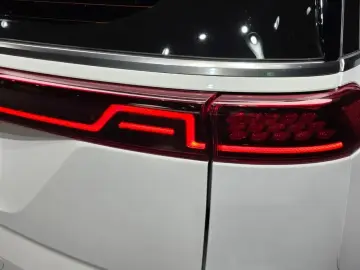 2023 Kia Carnival с пробегом 39 936 км