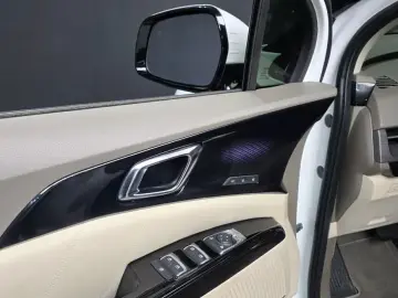 2023 Kia Carnival с пробегом 39 936 км