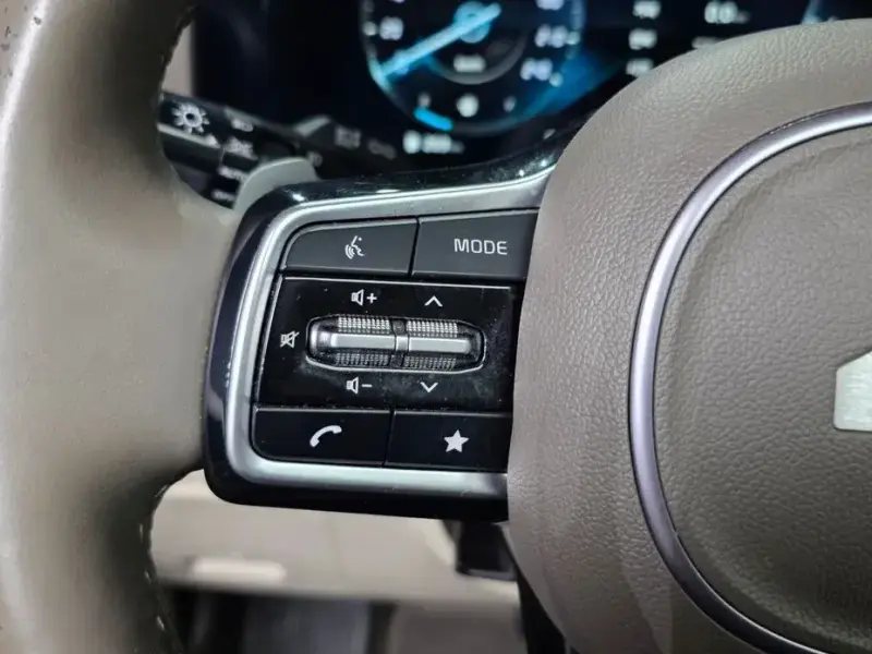 2023 Kia Carnival с пробегом 39 936 км