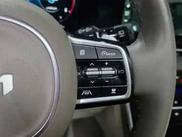 2023 Kia Carnival с пробегом 39 936 км