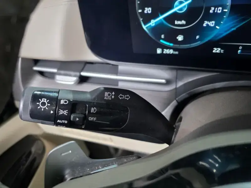 2023 Kia Carnival с пробегом 39 936 км