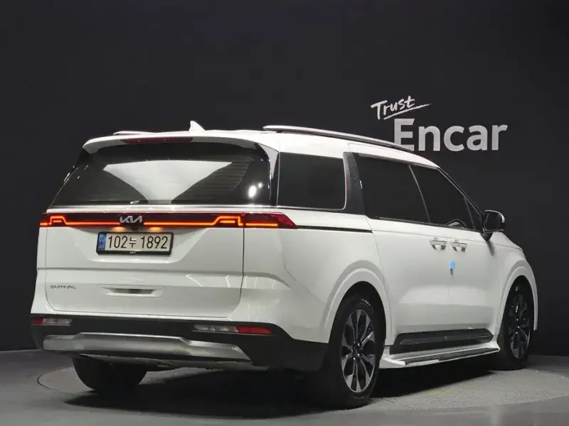 2022 Kia Carnival с пробегом 77 238 км