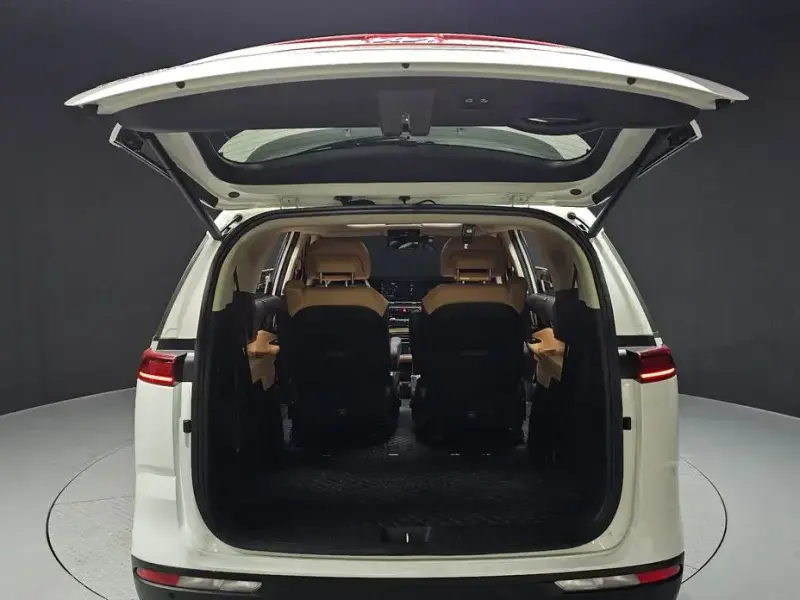 2022 Kia Carnival с пробегом 77 238 км