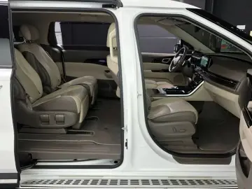 2022 Kia Carnival с пробегом 48 317 км