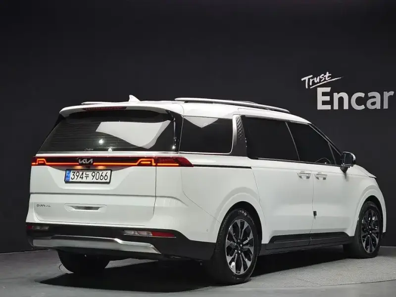 2023 Kia Carnival с пробегом 39 143 км