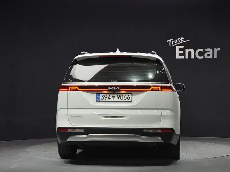 2023 Kia Carnival с пробегом 39 143 км