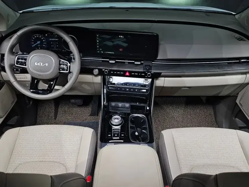 2023 Kia Carnival с пробегом 39 143 км