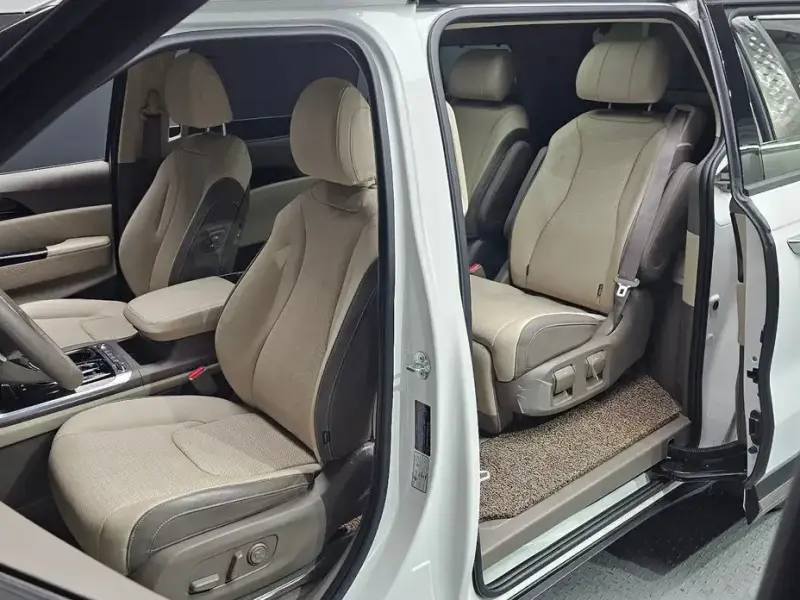 2023 Kia Carnival с пробегом 39 143 км