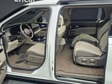 2023 Kia Carnival с пробегом 39 143 км