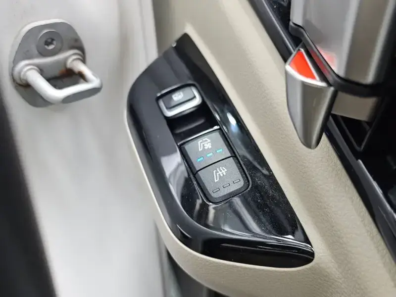 2023 Kia Carnival с пробегом 39 143 км