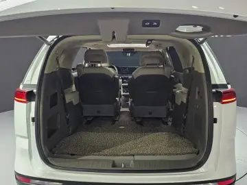 2023 Kia Carnival с пробегом 39 143 км