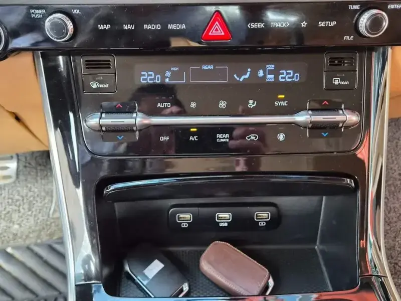 2021 Kia Carnival с пробегом 42 583 км